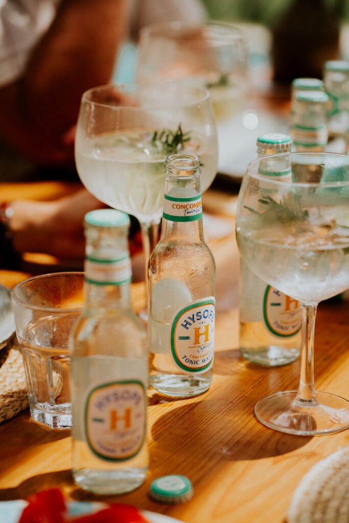 Plusieurs bouteilles de Tonic Hysope