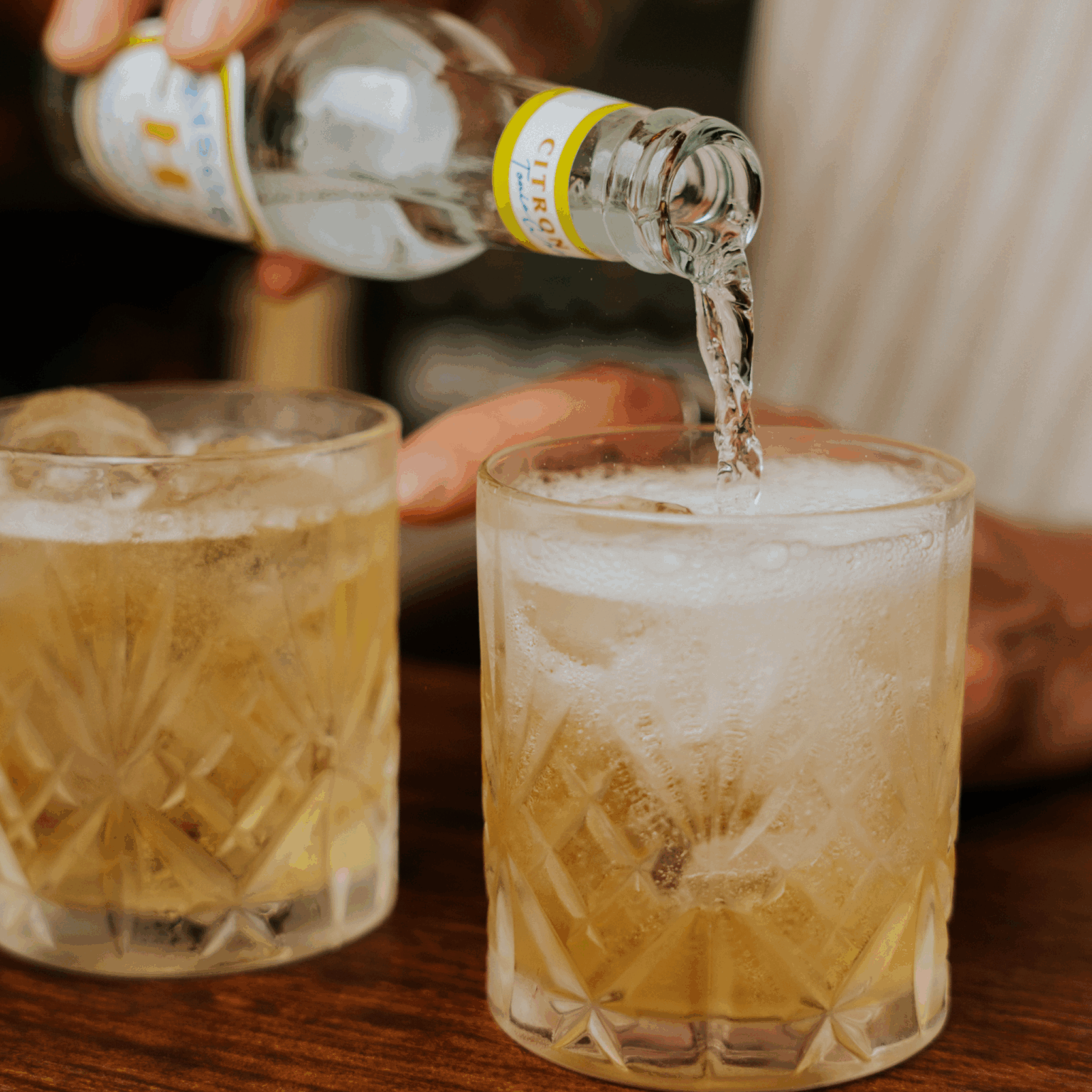 topping de tonic citron Hysope sur le whisky Monkey Shoulder