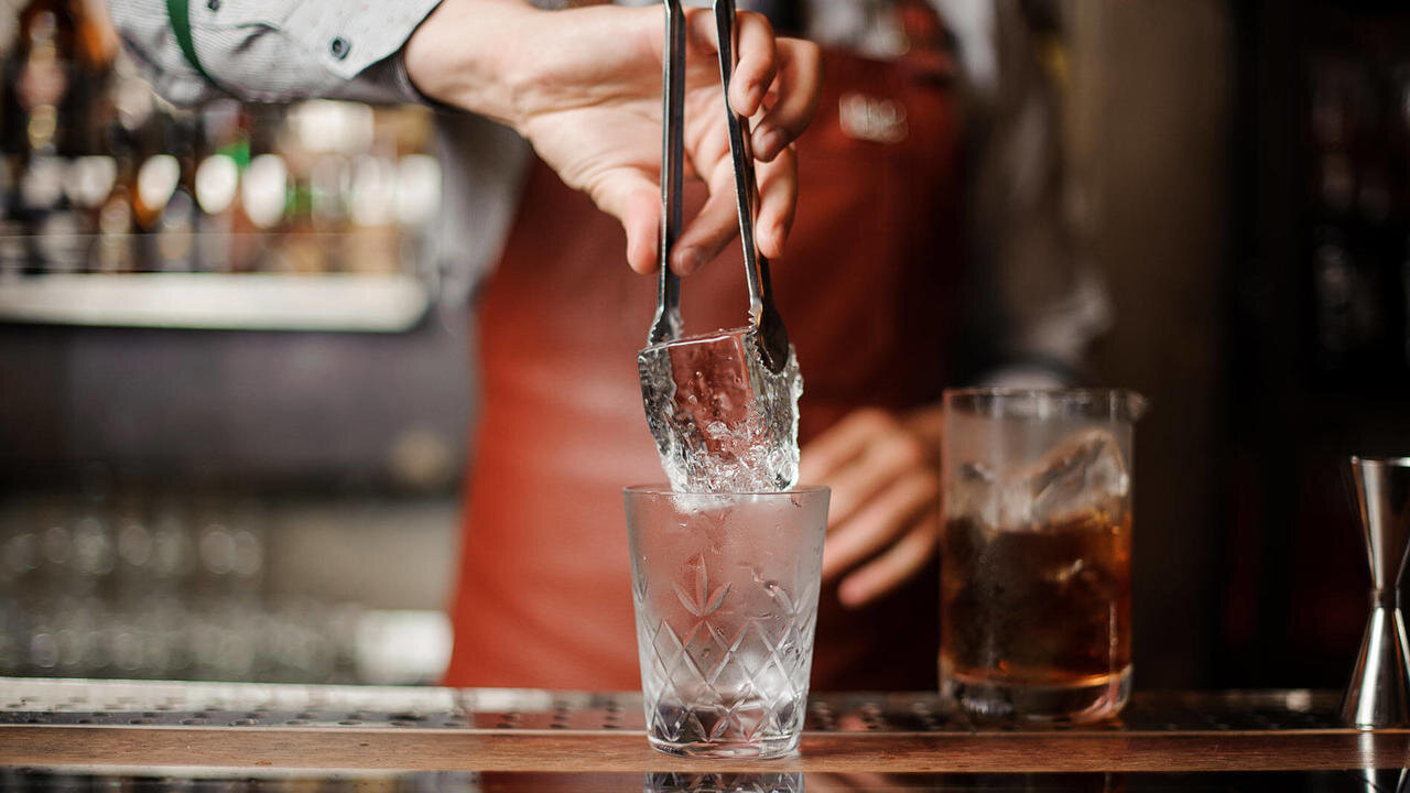01-clear-ice-bartender_0.jpg