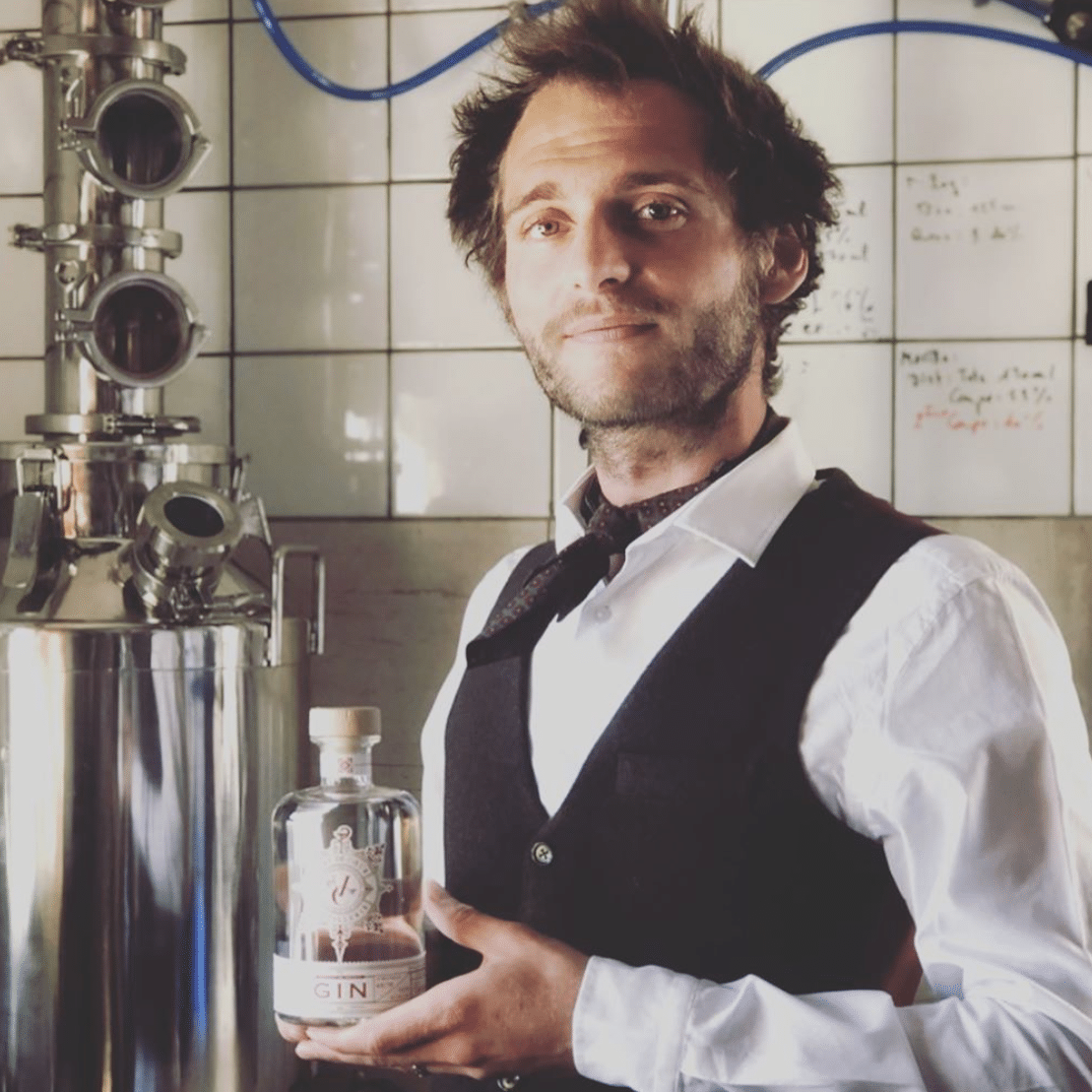 Marius, dans sa distillerie de Haute-Savoie.