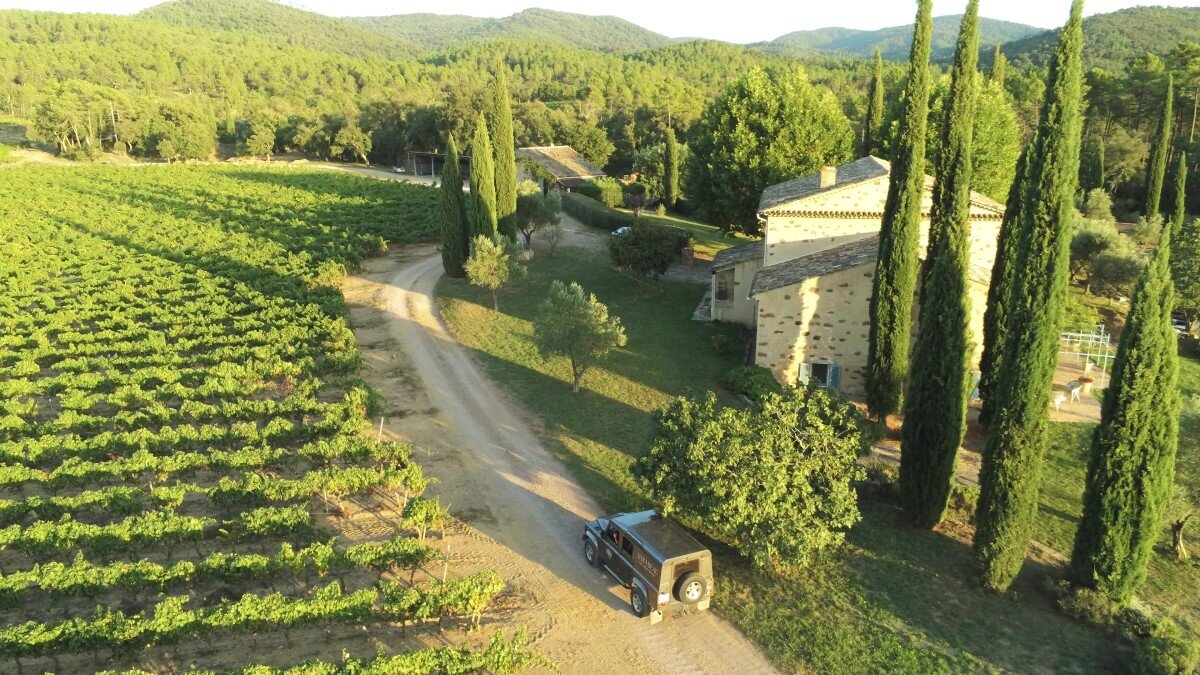 Domaine-Mirabeau-Bastide-vineyards-landrover.jpg
