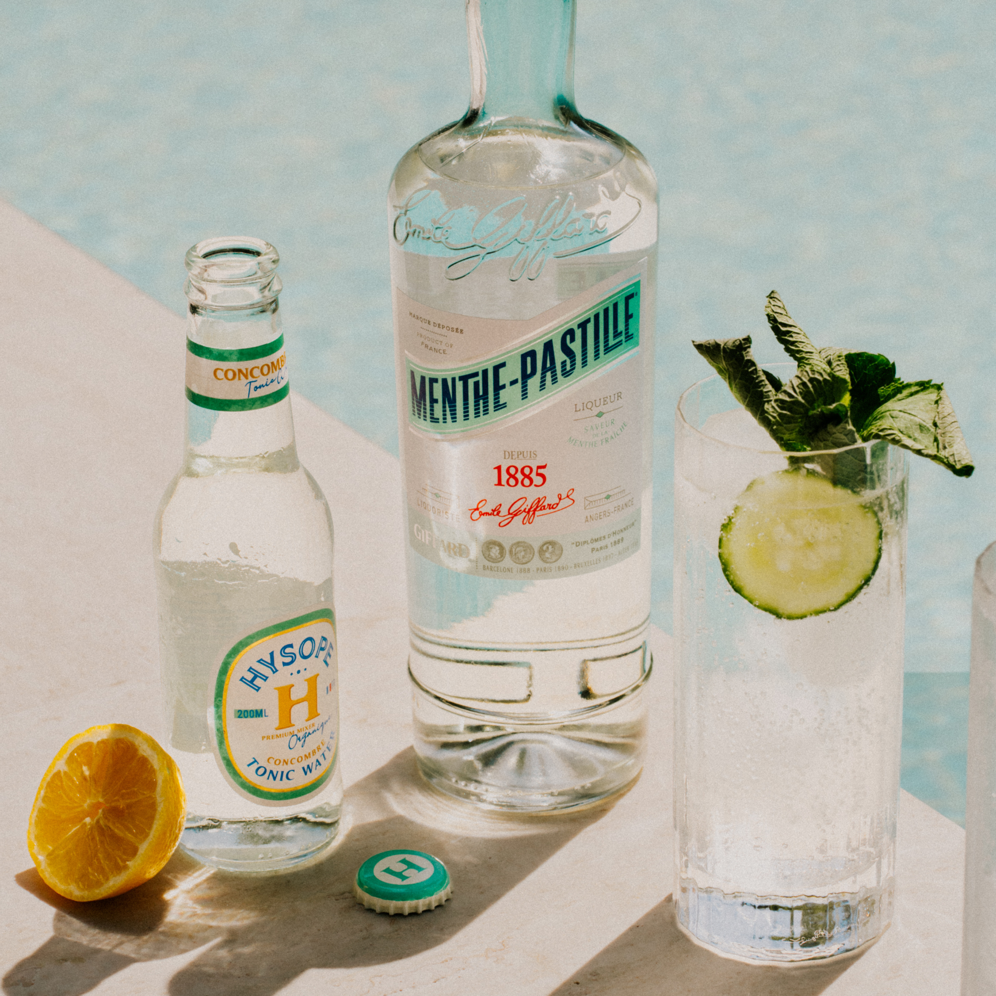 Le Menthe Fizz : cocktail signature ultra frais à la menthe et au concombre