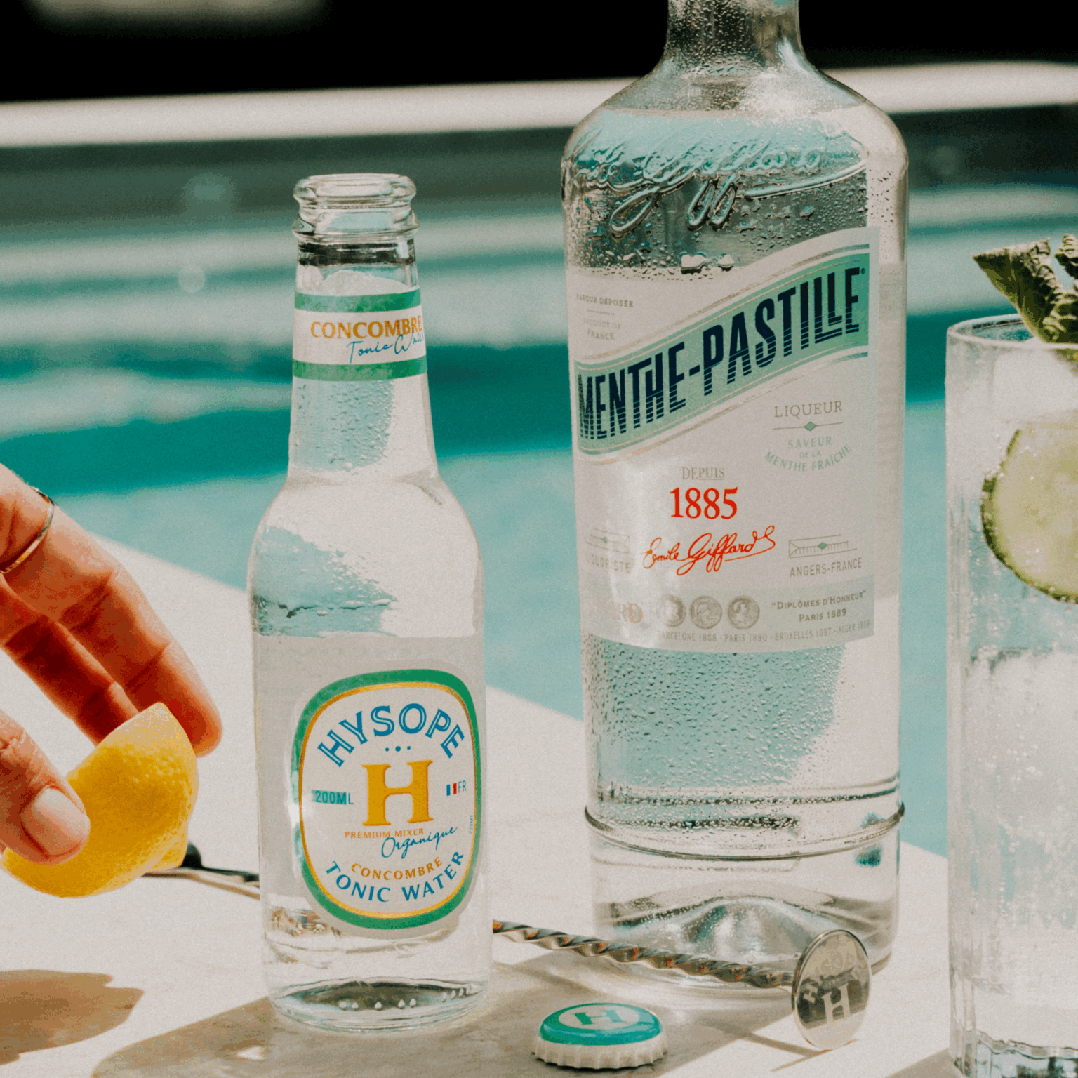 Une touche de citron pour accompagner notre recette signature le Menthe Fizz (Menthe-Pastille et Tonic Concombre)