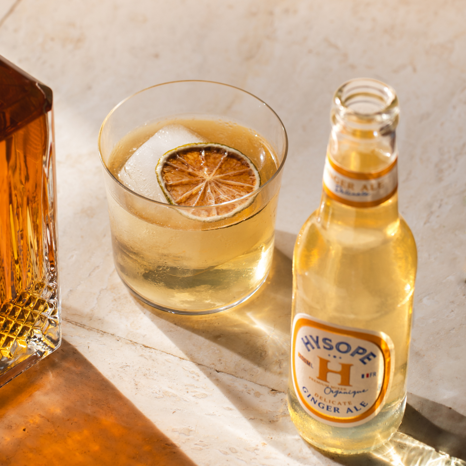 Ginger Ale Délicate Hysope en cocktail avec du whisky