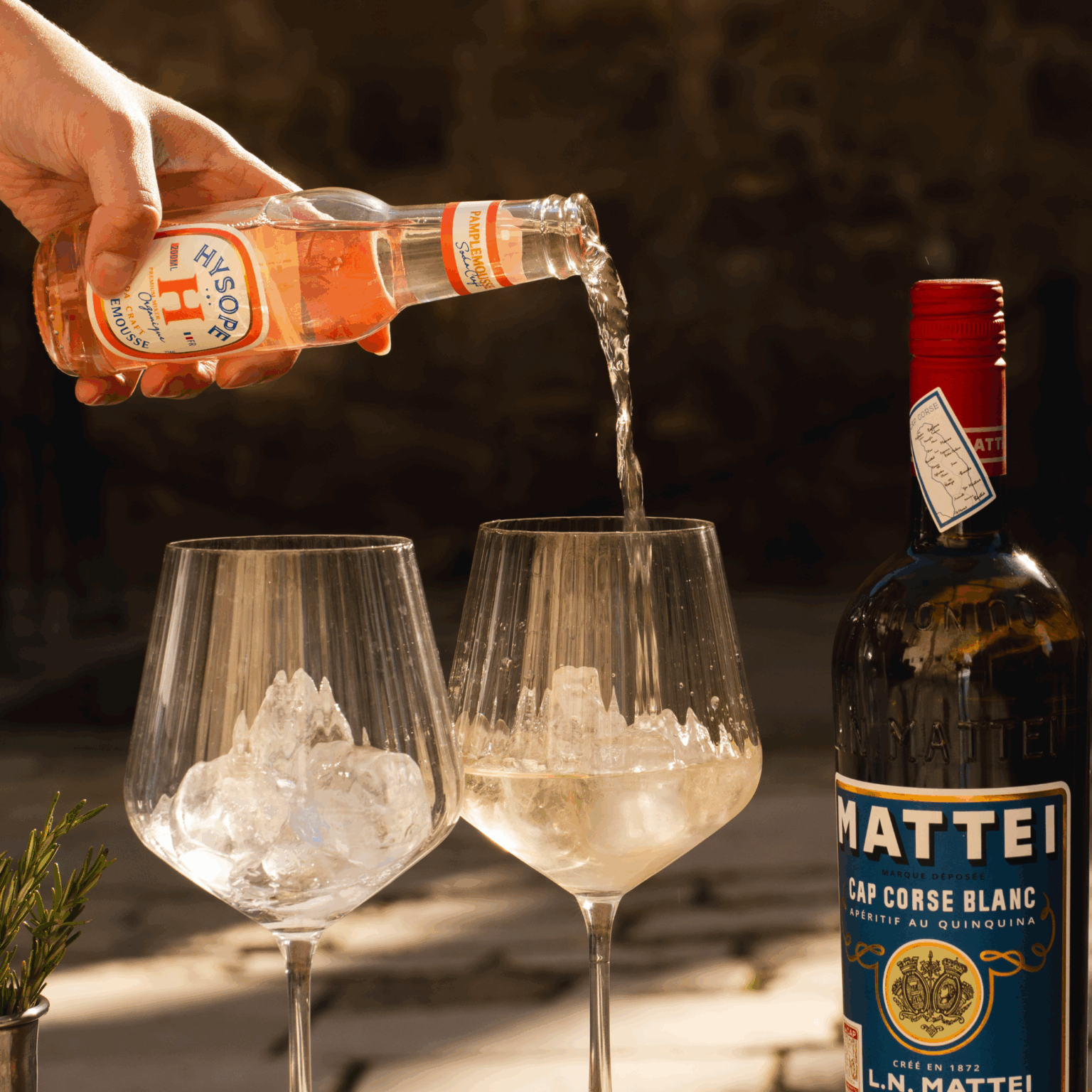 Le Cap Pamp' un cocktail à base du Soda Craft Pamplemousse Hysope et de Cap Corse Mattei blanc