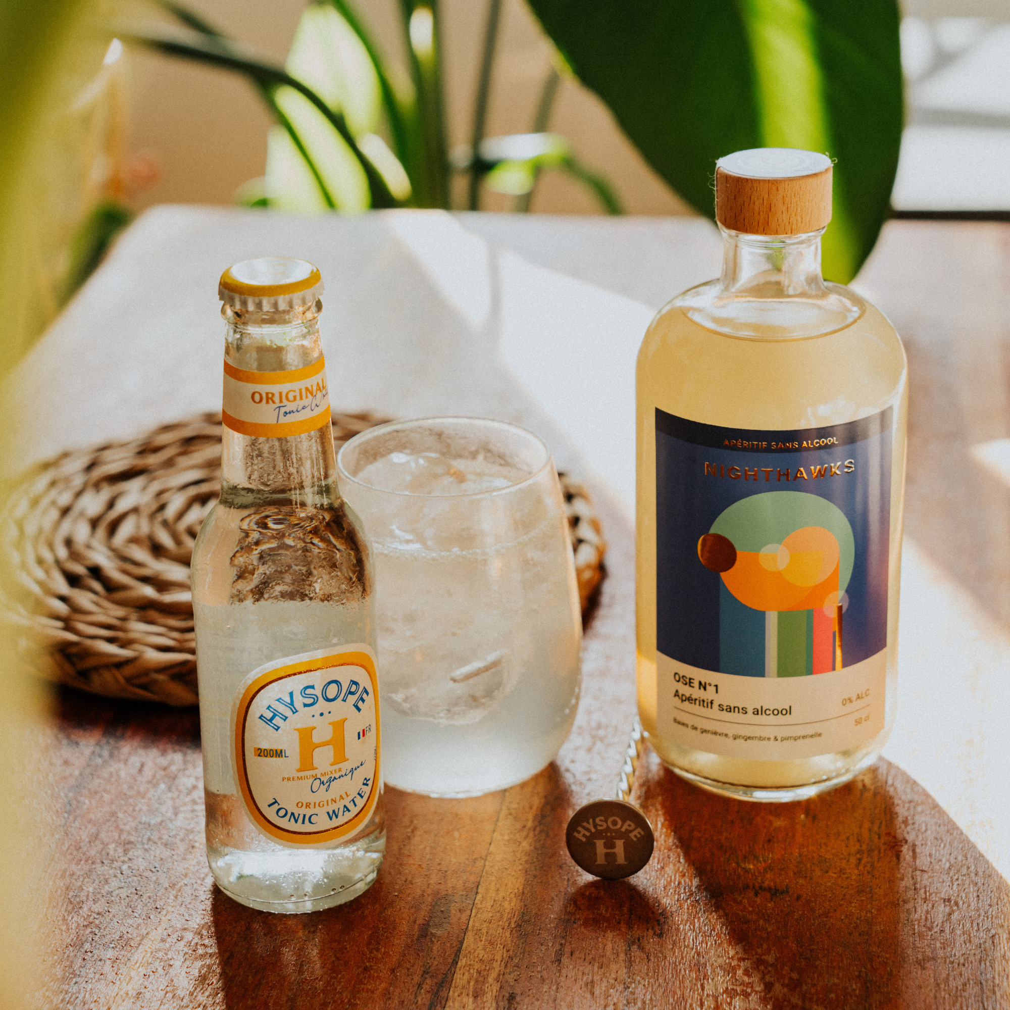 Recette d'un Gin Tonic sans alcool avec le OSE n°1 de Nighthawks et notre Tonic Water Original Hysope !