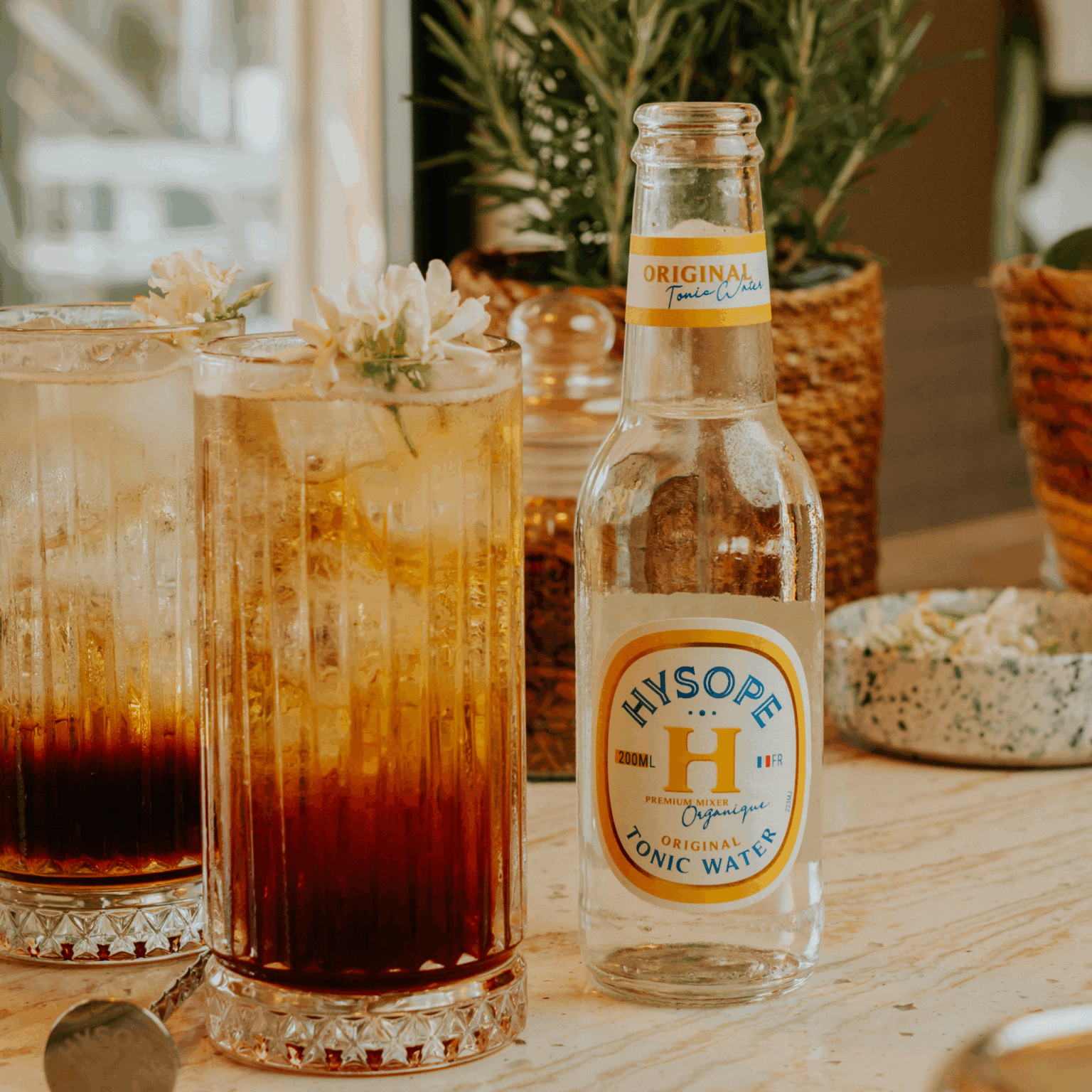 Expresso Tonic : un cocktail à base de liqueur de café Giffard et de tonic water Hysope