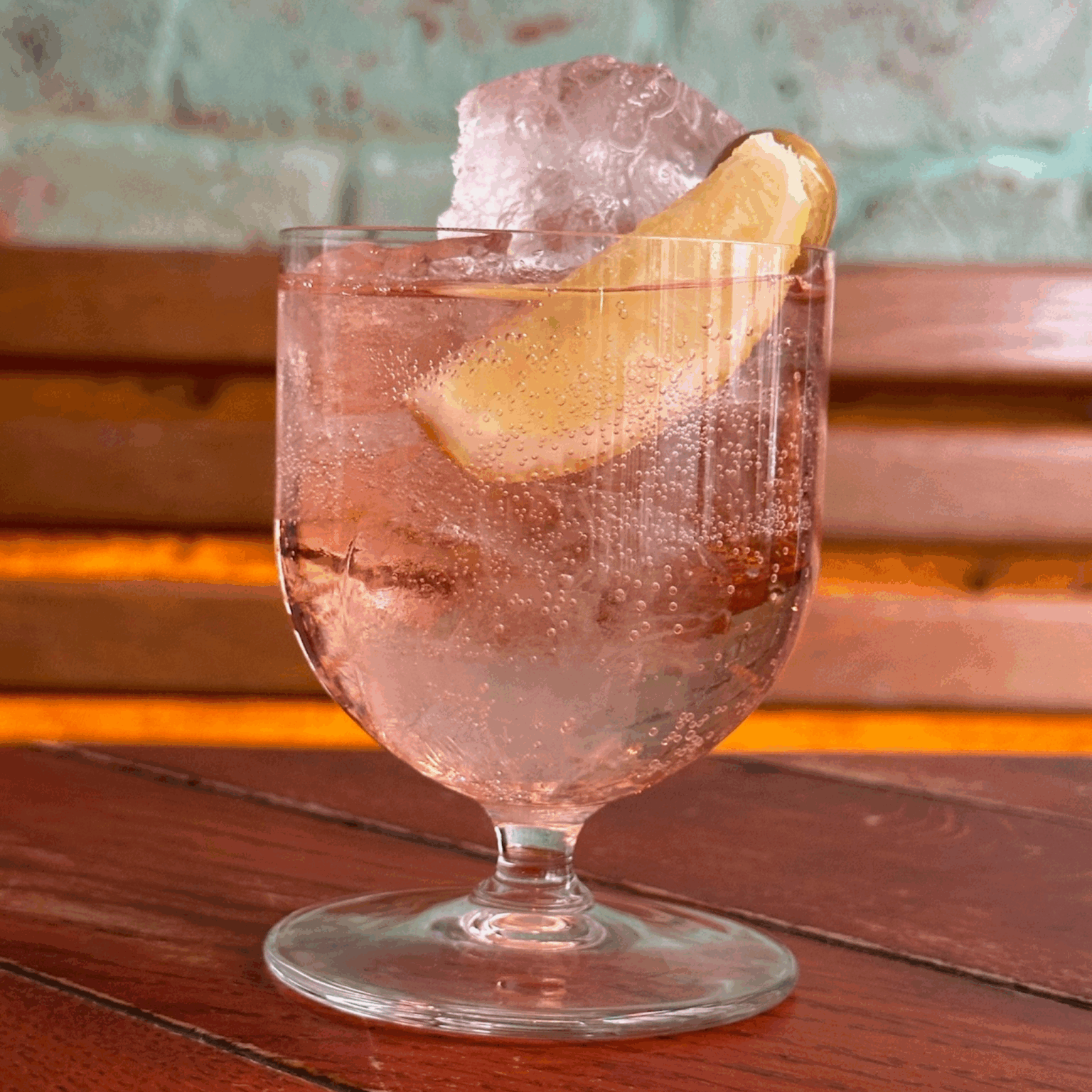 Une nouvelle variante du spritz, hyper simple et ultra fraiche avec Hysope