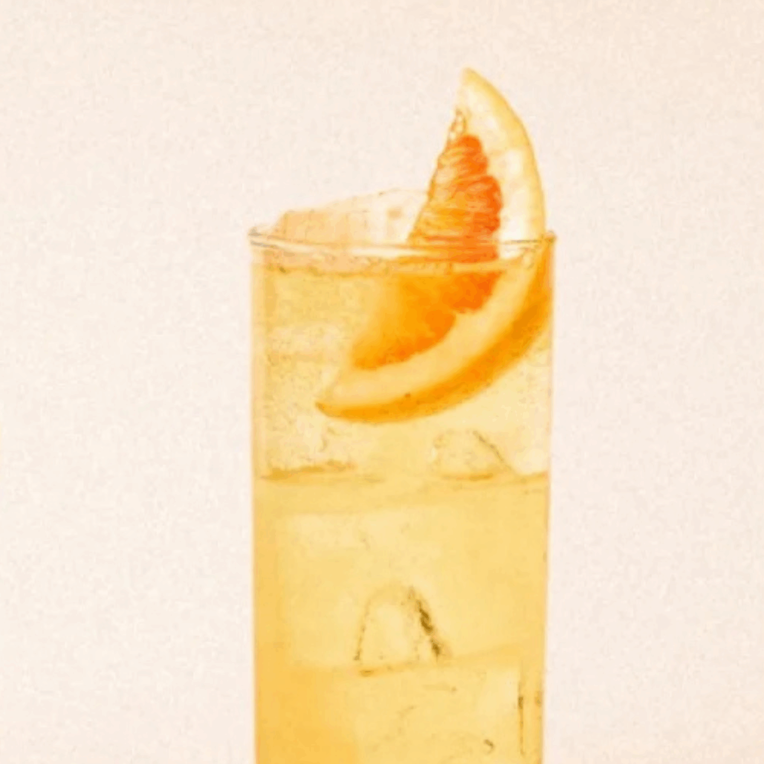 Cocktail Cinot Tonic servi sur glace, préparé avec le Tonic Water Original Hysope